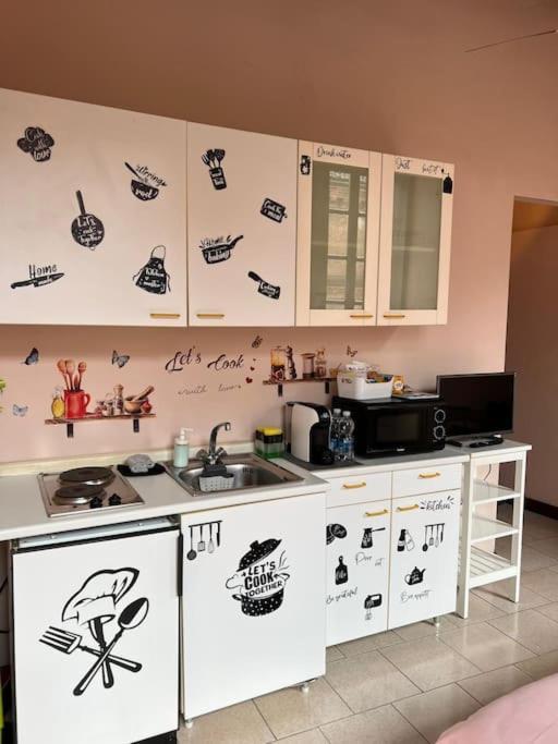 Minimal Studio Con Travi A Vista เปียเชนซา ภายนอก รูปภาพ