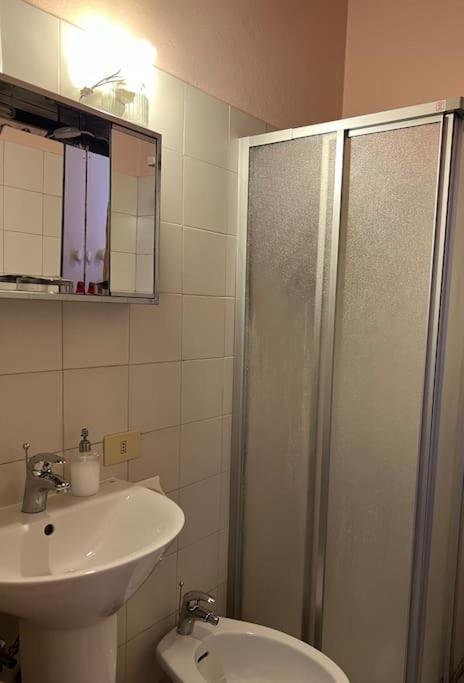 Minimal Studio Con Travi A Vista เปียเชนซา ภายนอก รูปภาพ